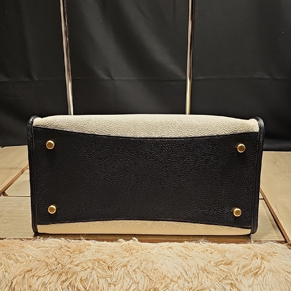 Coach Leatherware Tan and Black Bag - Picture 6 of 8